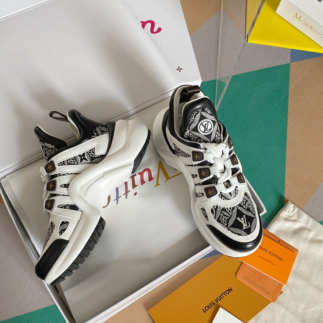 LOUIS VUITTON SNEAKERS