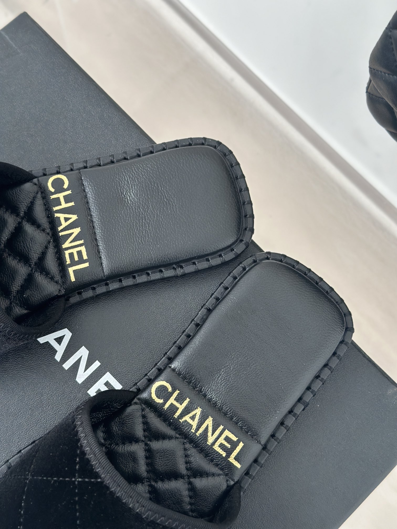 CHANEL SLIDES