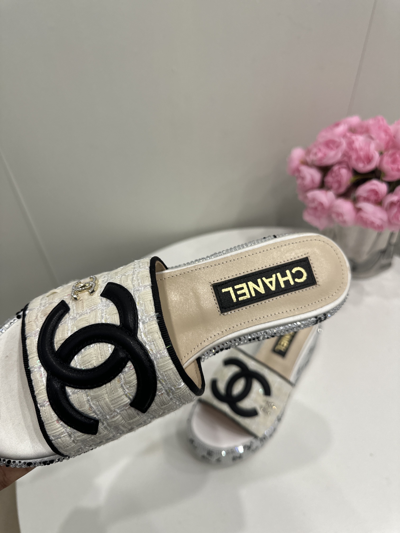 CHANEL SLIDES