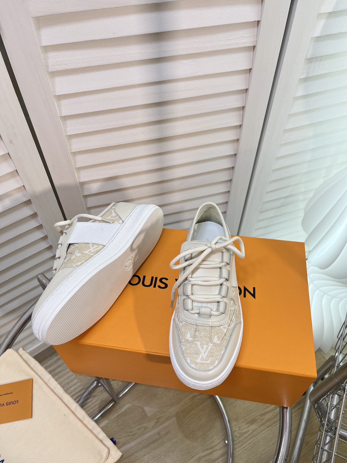 LOUIS VUITTON SNEAKERS