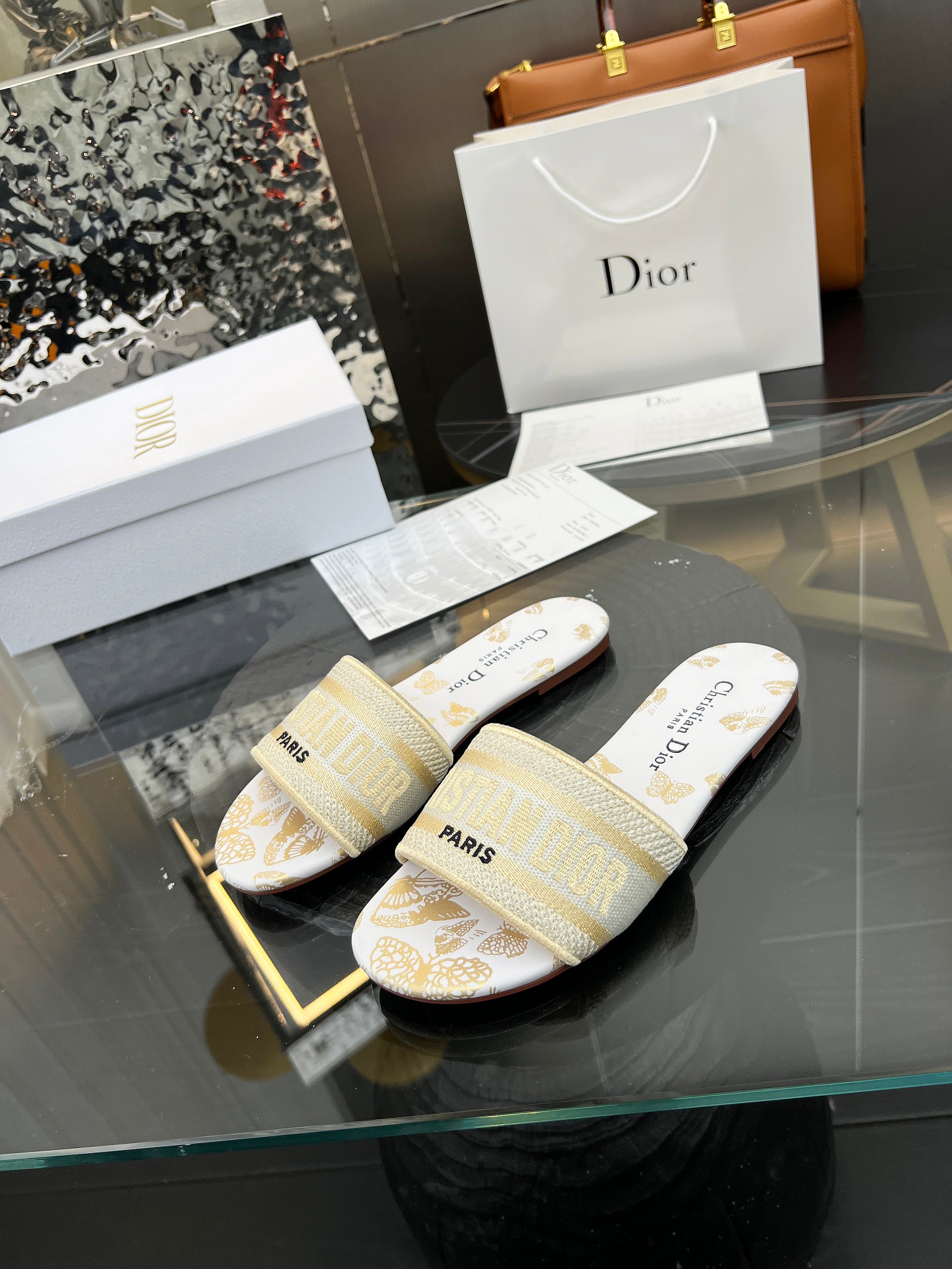 DIOR SLIDES