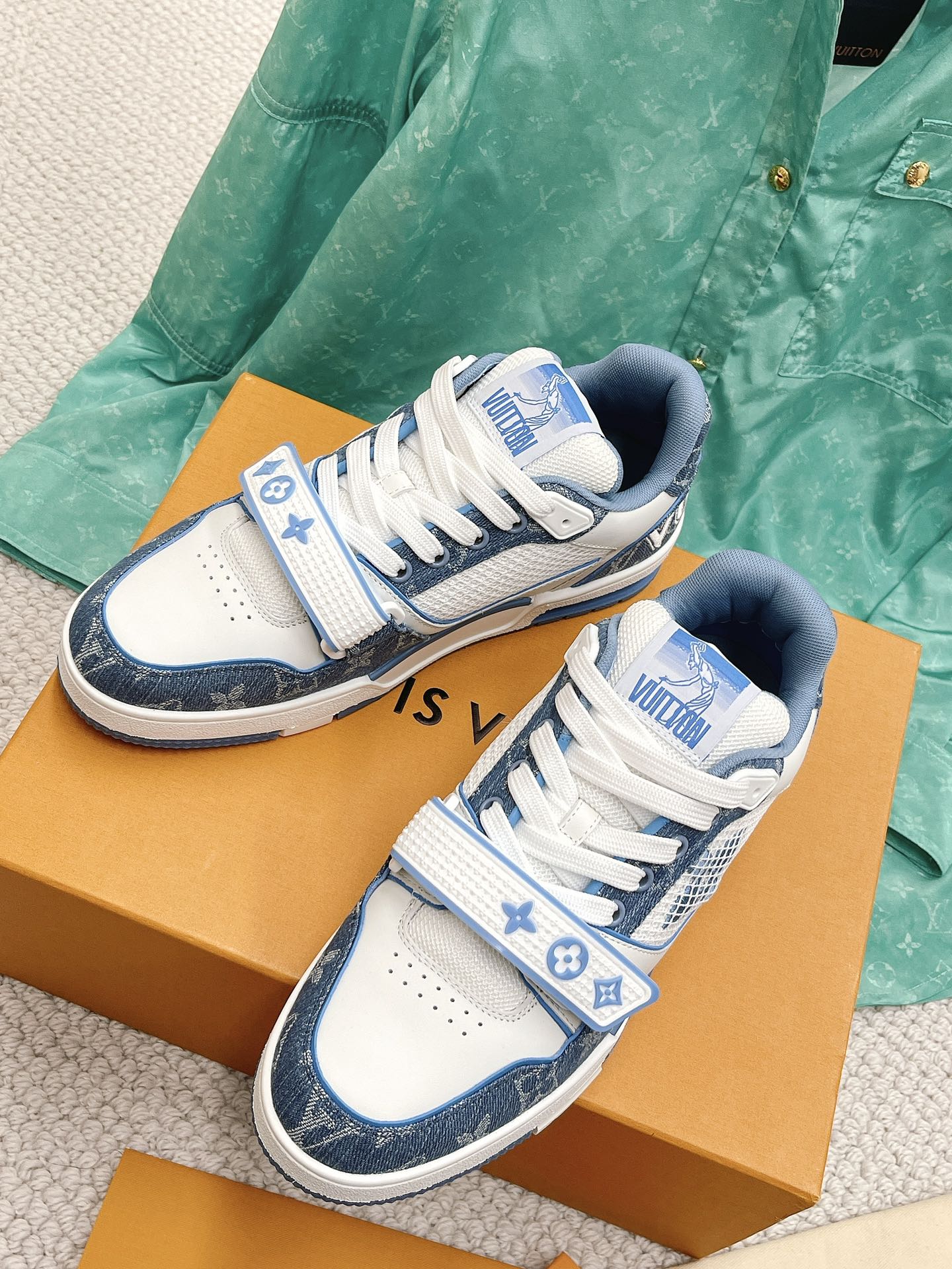 LOUIS VUITTON SNEAKERS