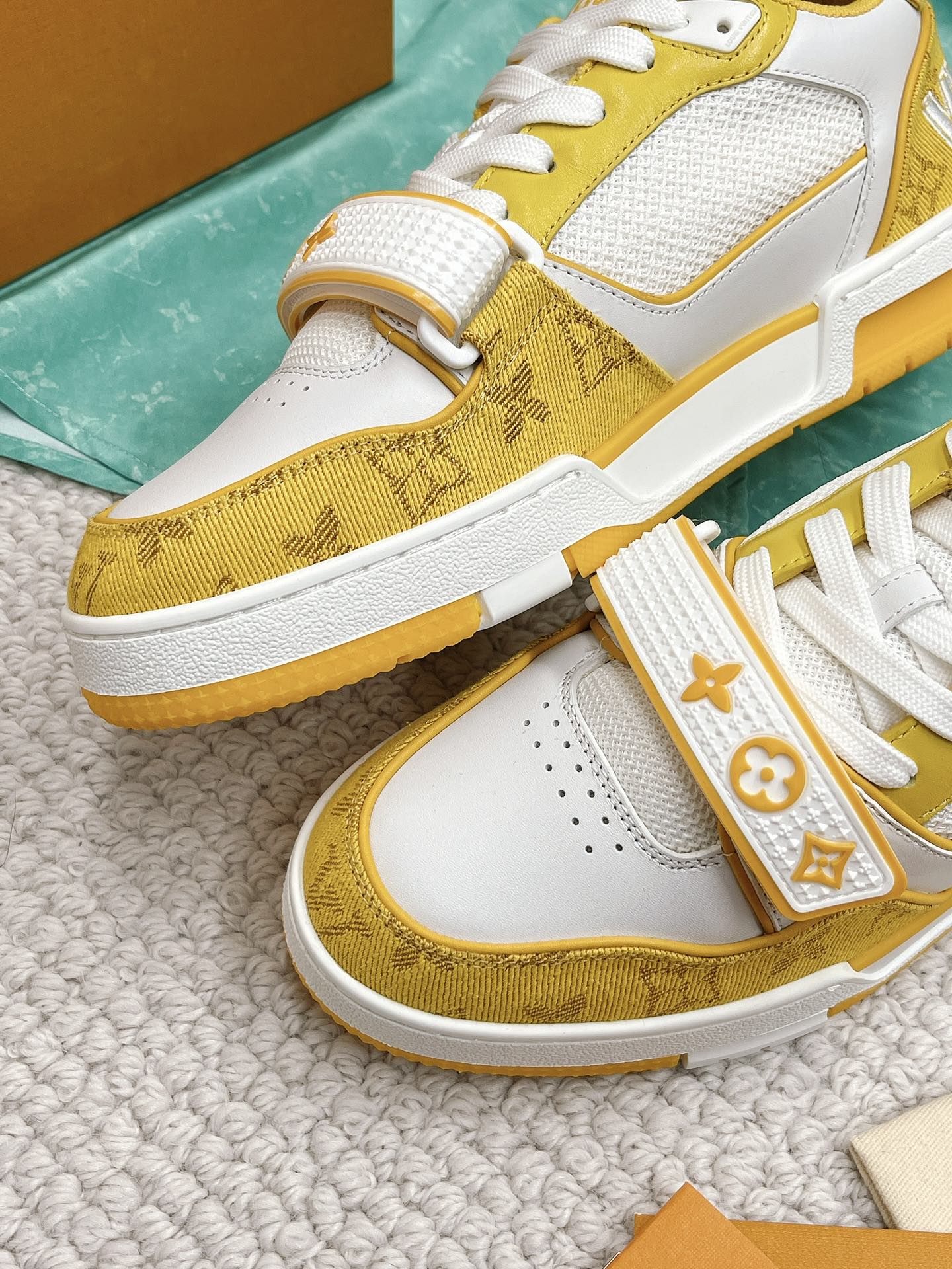 LOUIS VUITTON SNEAKERS