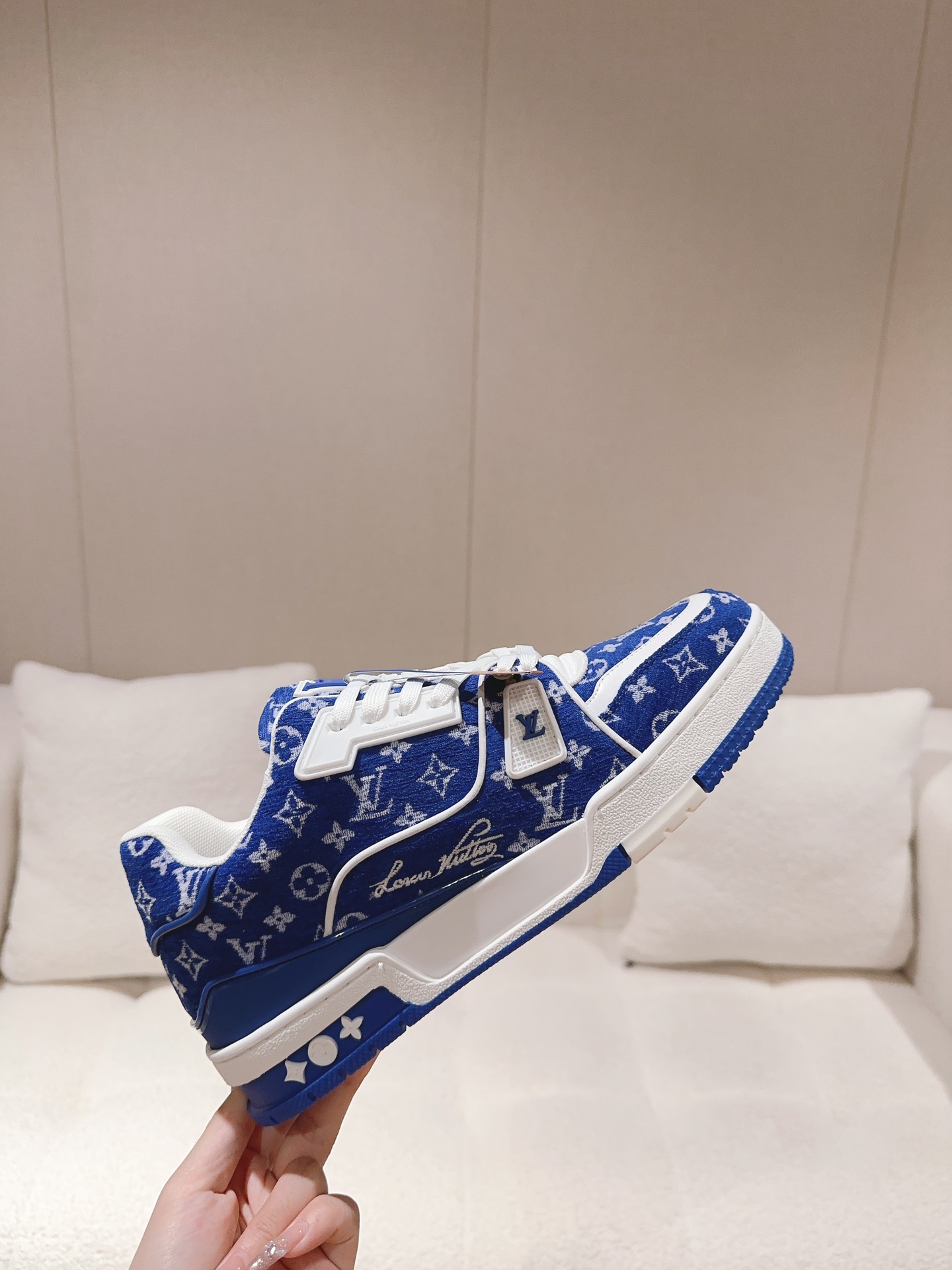 LOUIS VUITTON SNEAKERS