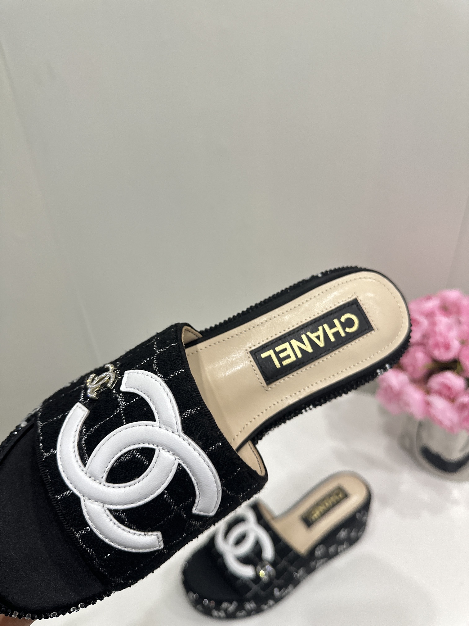 CHANEL SLIDES