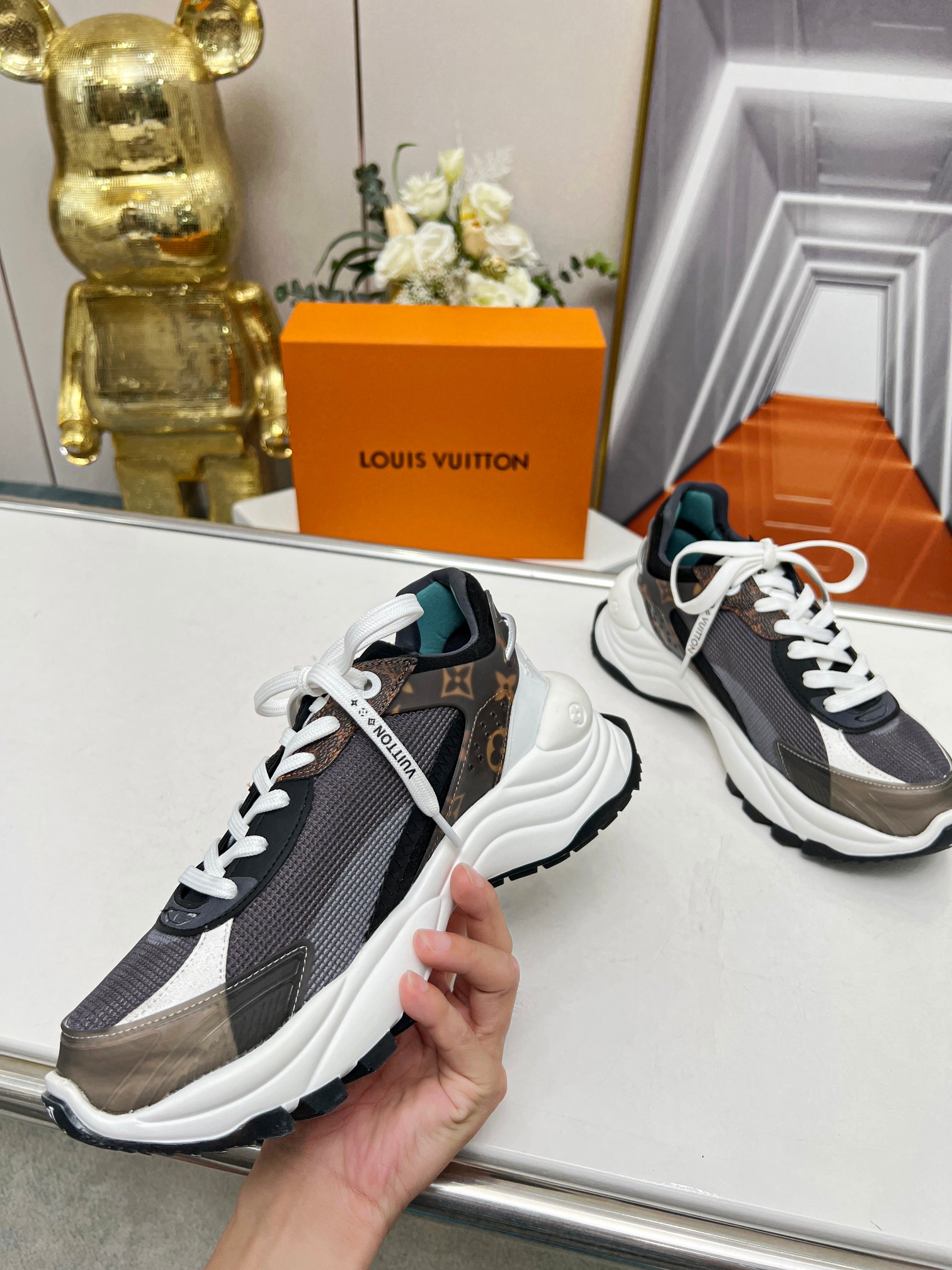 LOUIS VUITTON SNEAKERS