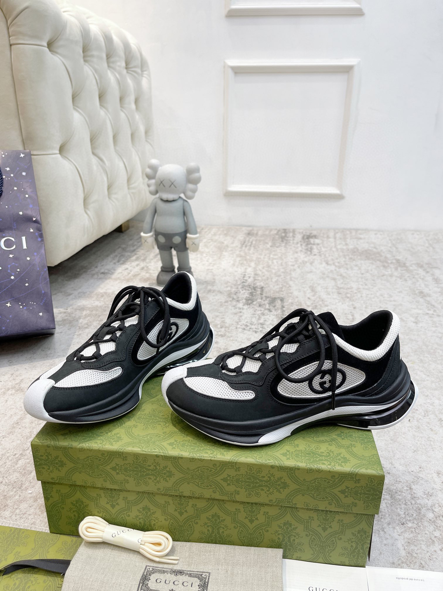 WOMEN'S GUCCI RUN SNEAKER