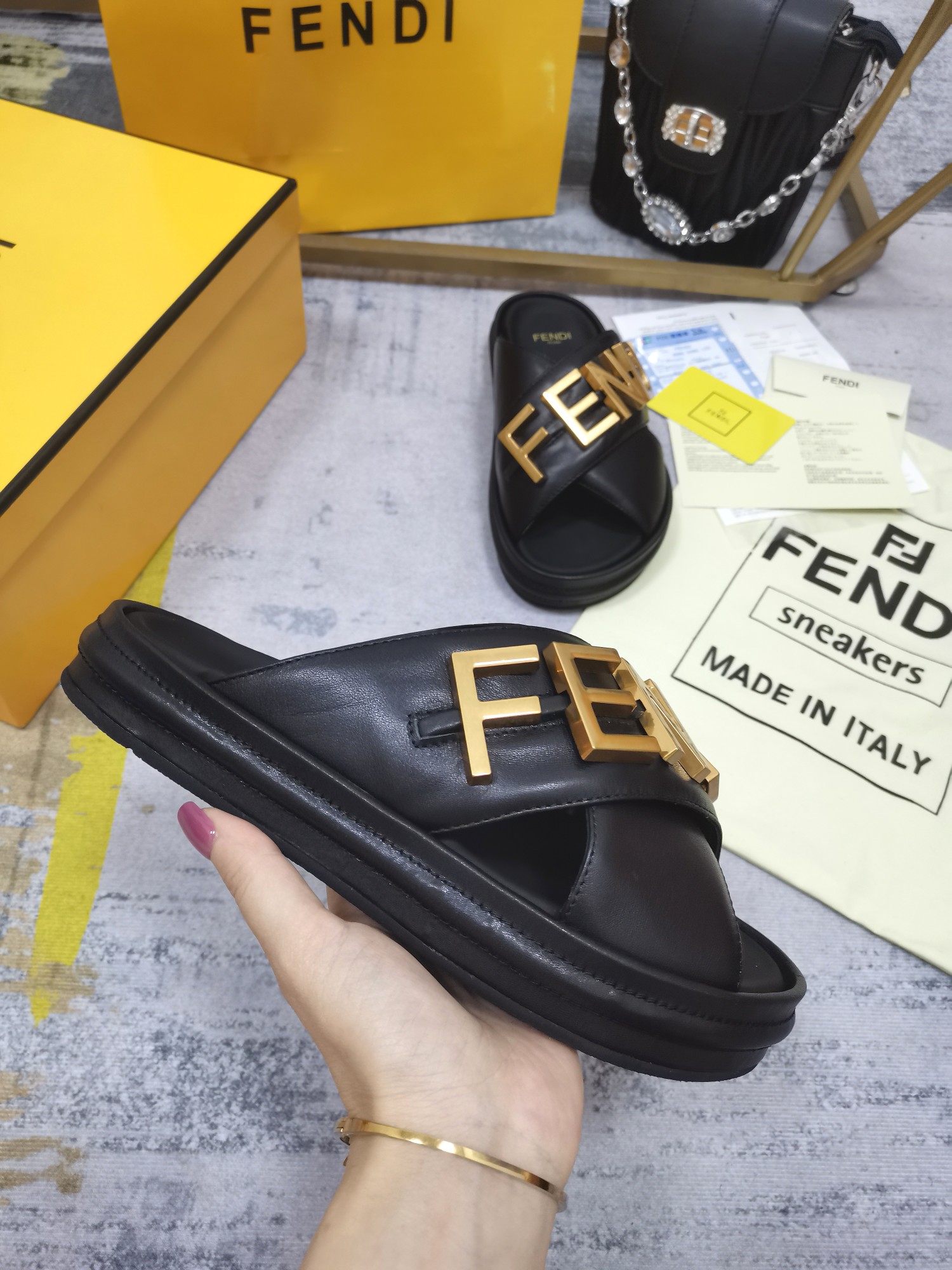 FENDI SLIDES
