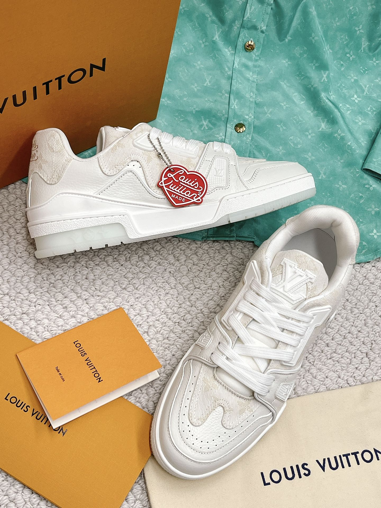 LOUIS VUITTON SNEAKERS