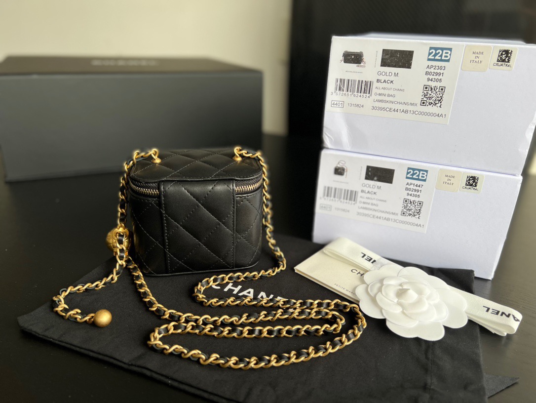 CHANEL Bag （with mirror）best quality