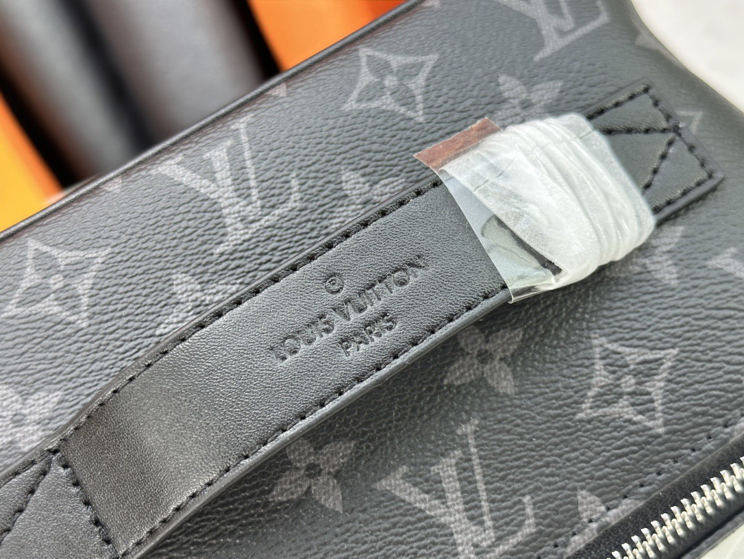 LV toiletry bag(24*13*13 cm)