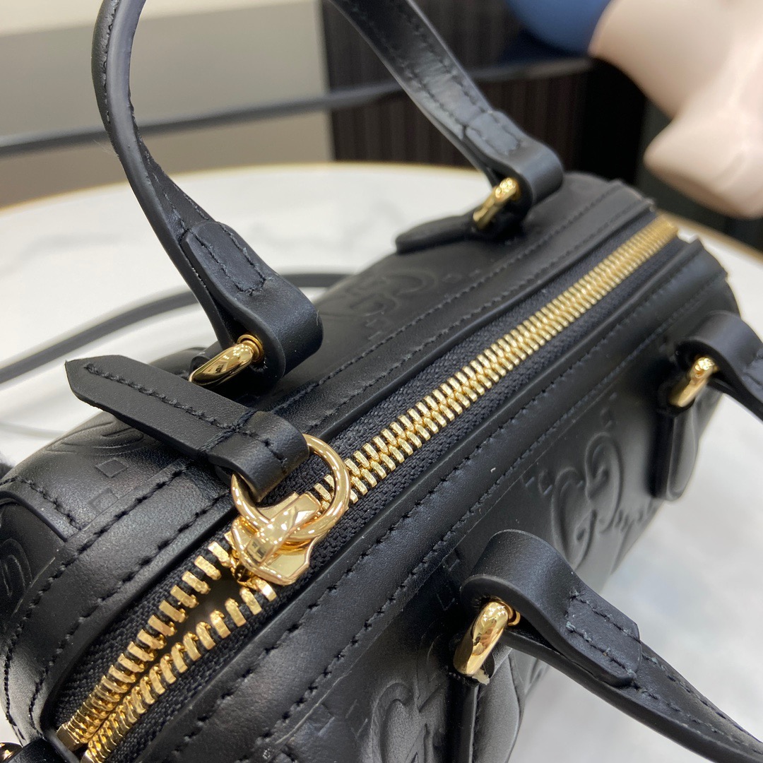 GUCCI Handbag (16*11*9 cm)