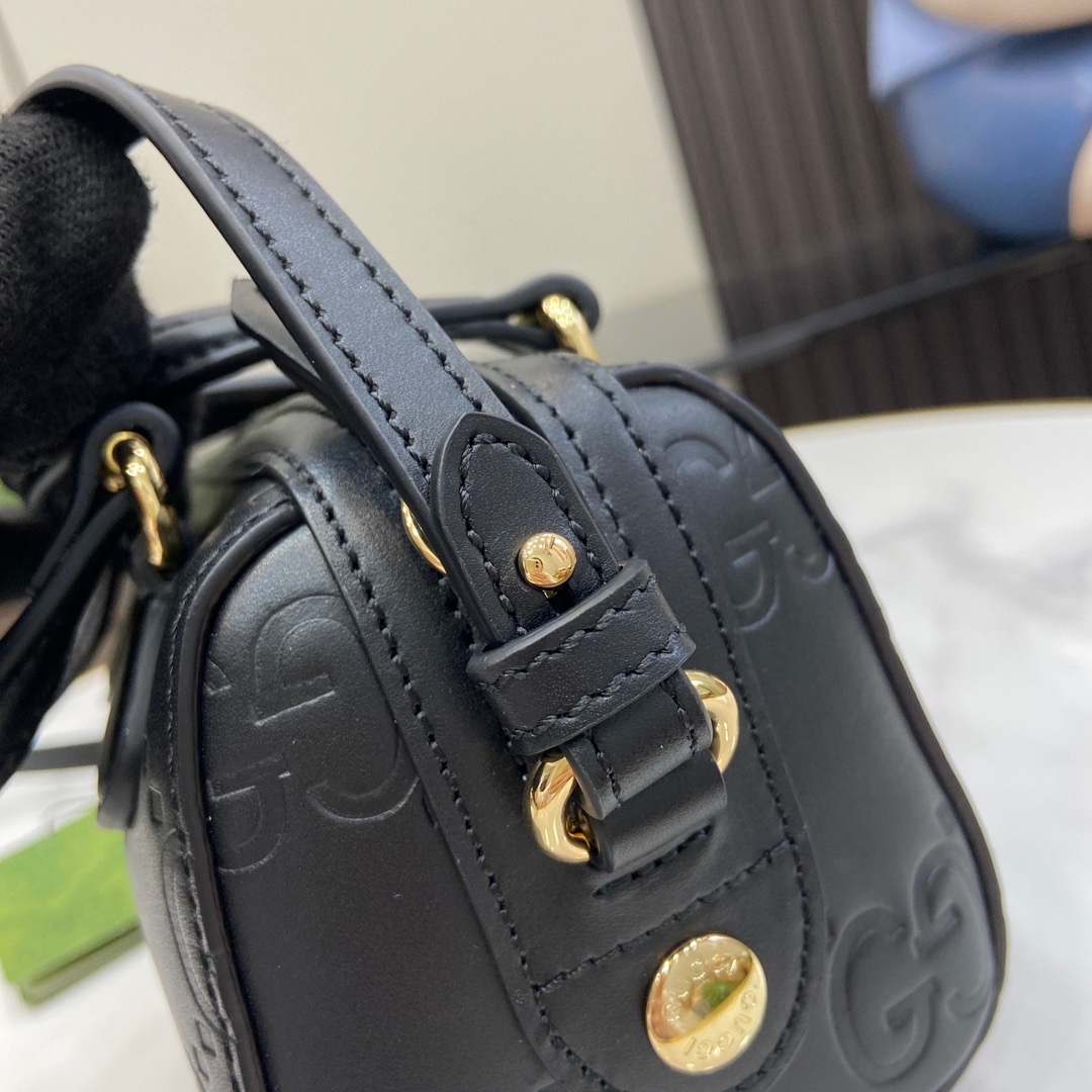 GUCCI Handbag (16*11*9 cm)