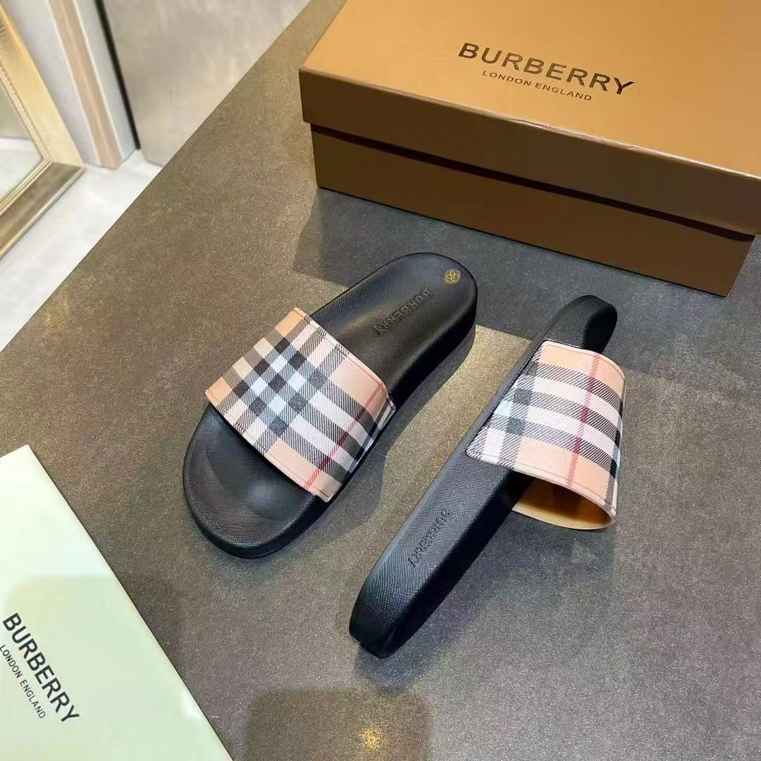 BURBERRY Slippers