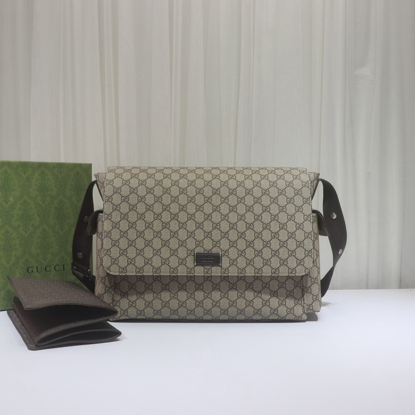 GUCCI Supreme Medium Diaper Bag