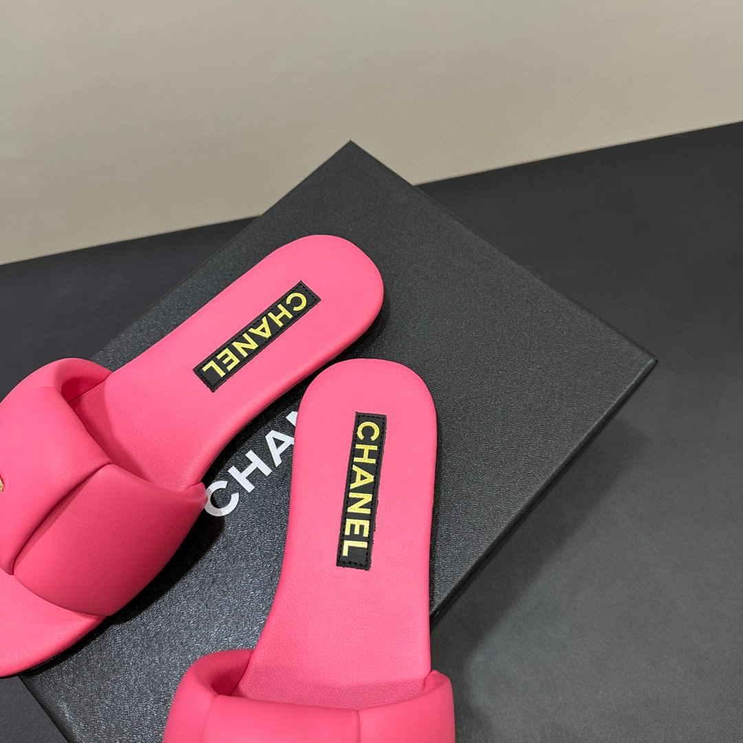 CHANEL Slippers