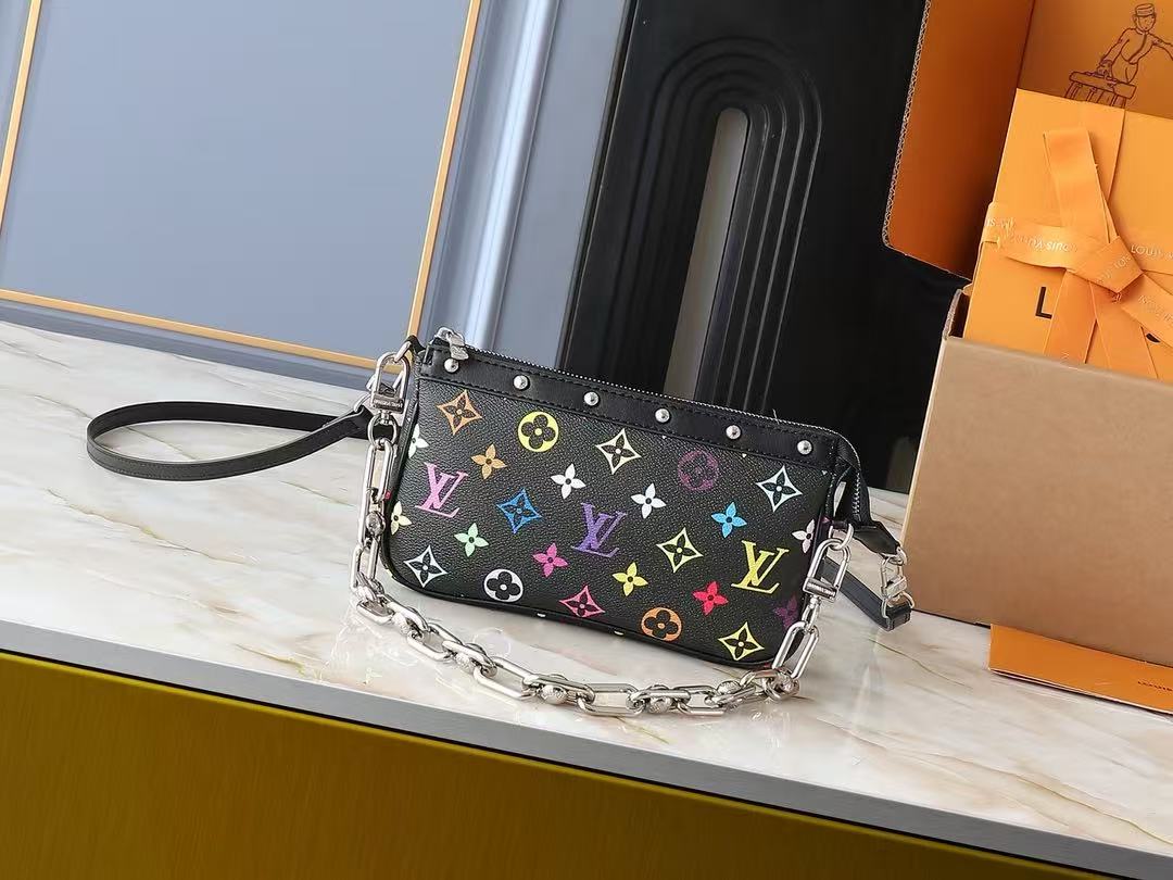 LV & TM Pochette Bags 22cm