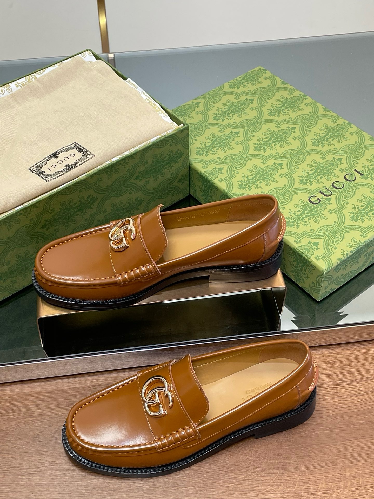 GUCCI Loafer