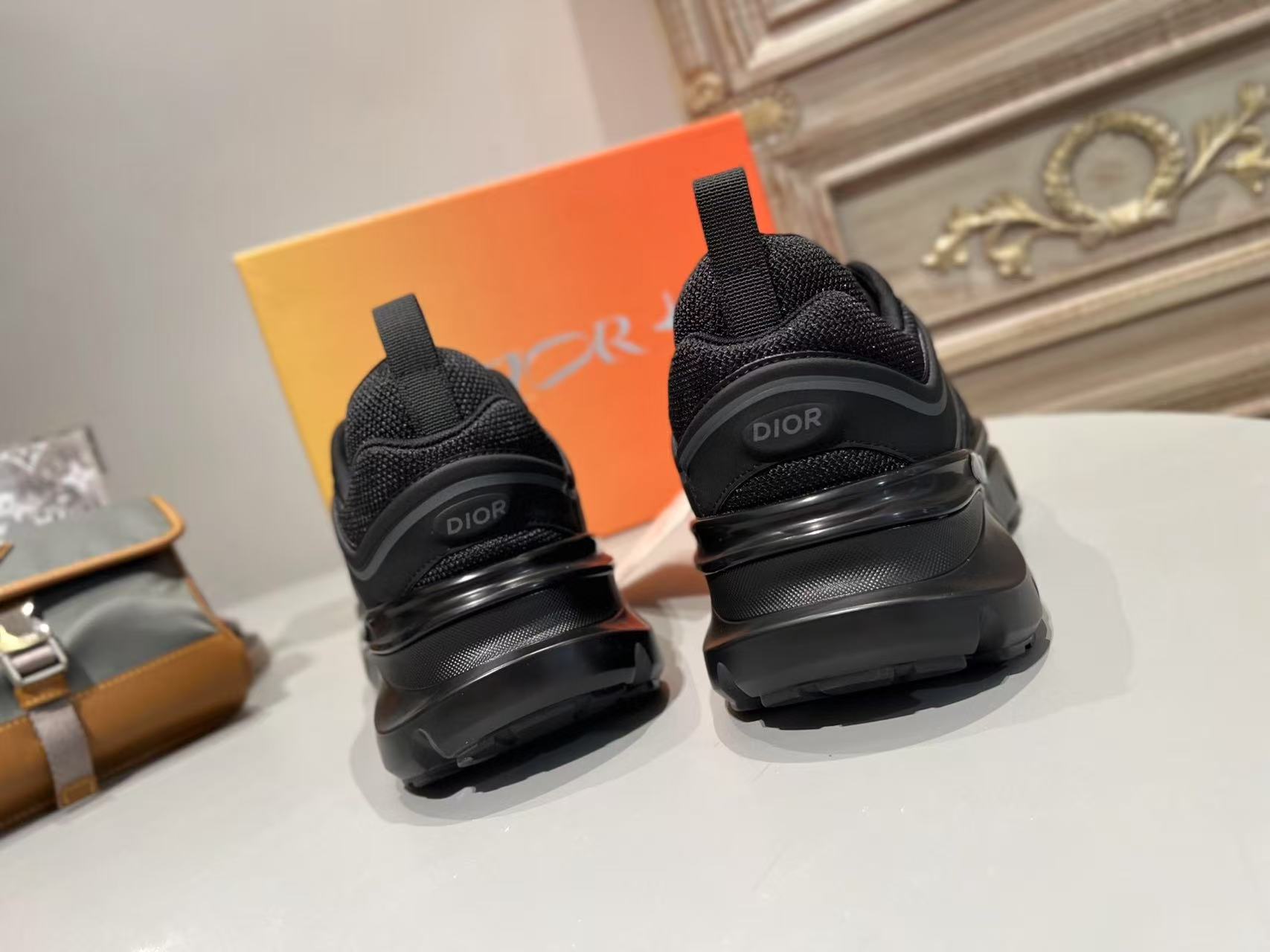 DIOR B44 Sneakers
